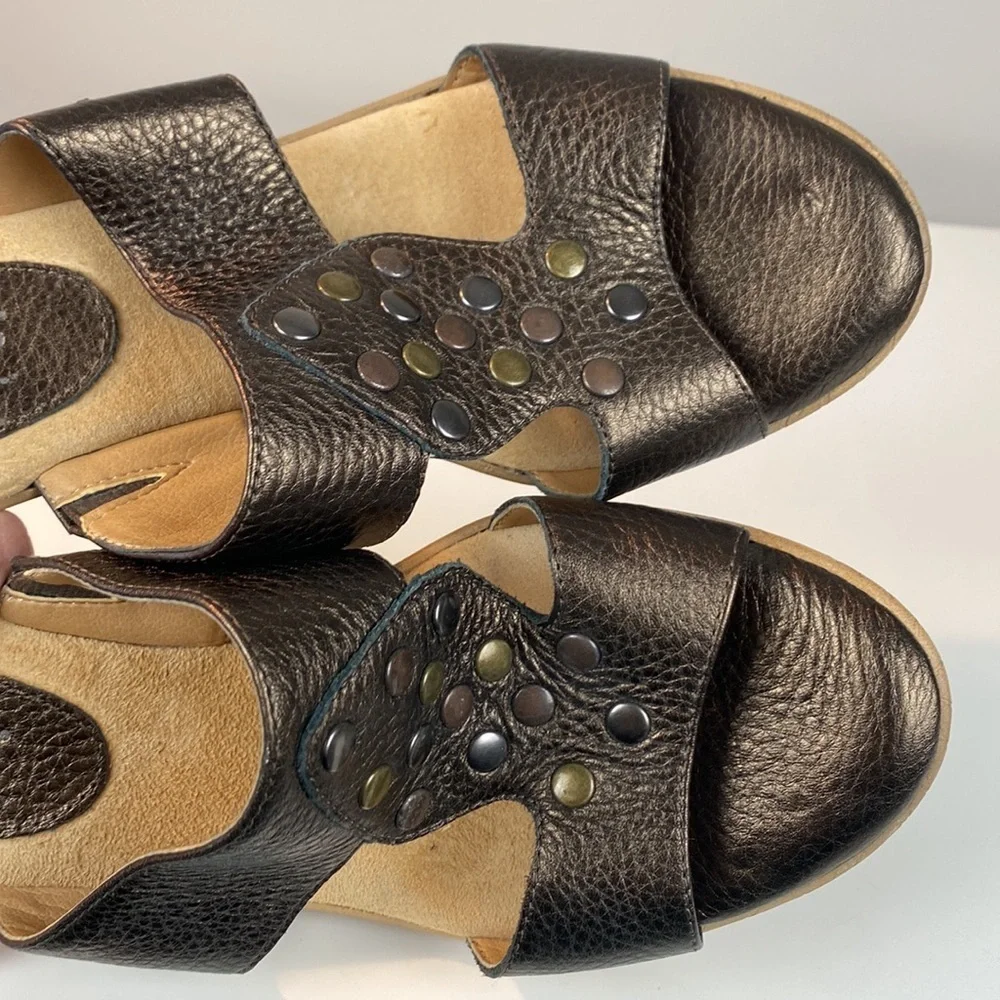 Softspots Bronze Leather Wedge Sandals Size 7.5 W